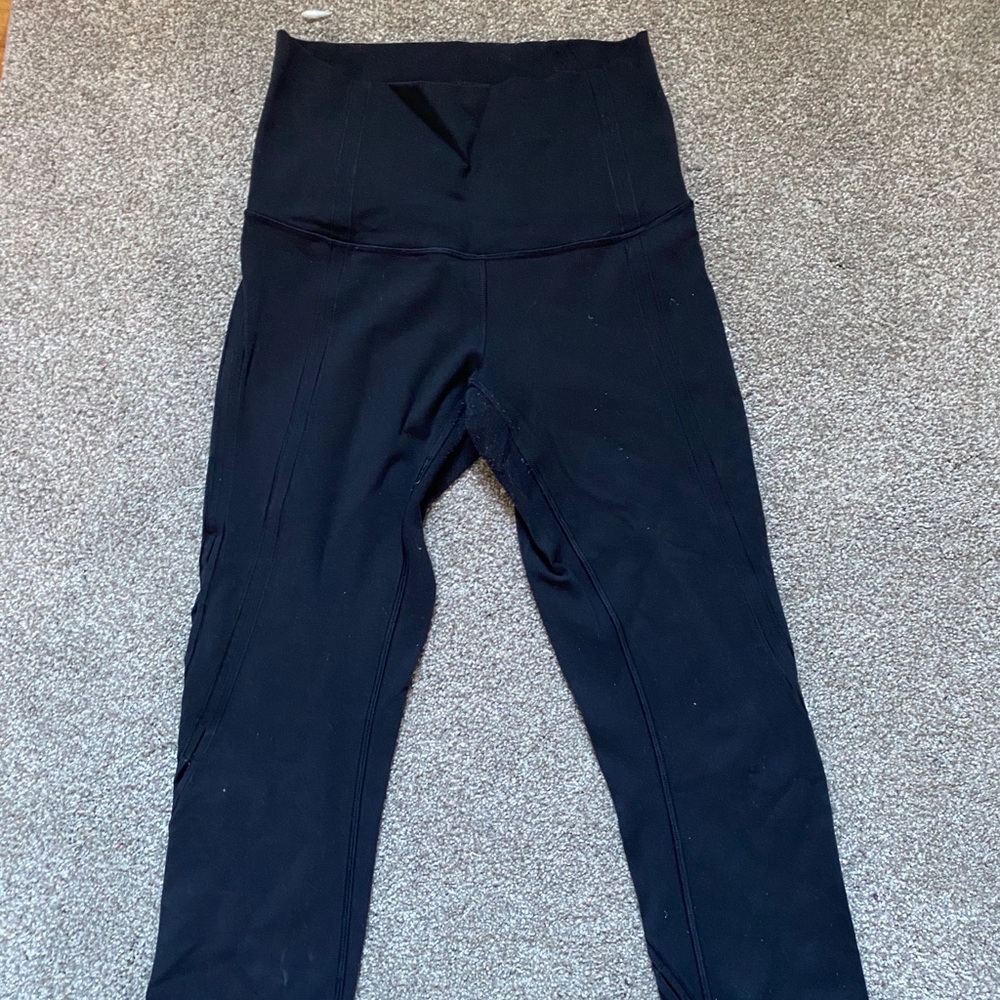Black lululemon cropped leggings